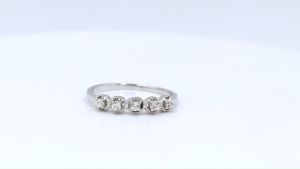 Lucky Gems แหวนเงินแท้ 925 เพชร CZ ชุบโรเดียม แหวนแถว 5 กระเปาะ LKM556