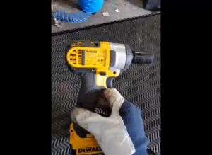 (Free replacement) DeWalt DCF880 Cordless Electric Wrench heavy duty electric impact wrench 20V multifunctional wrench Comes with 2 batteries