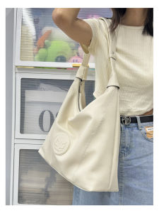 Summer 2024 New Large Capacity Soft Leather Tote Bag Versatile Commuting Armpit Bag Computer Bag Simple Class Bag