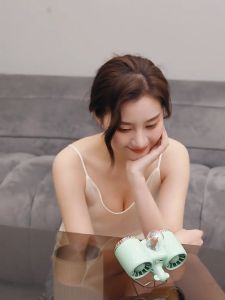 Quạt phun sương mini không dây quạt phản lực quạt decor quạt tích điện quạt để bàn nhỏ chạy pin tiện lợi