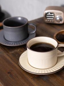 Retro 300ml Ceramic Coffee Cup Hand-Poured Latte Mug Large Capacity Luxury Ceramic Mugs French Style Striped Design for Home Office Coffee Shop