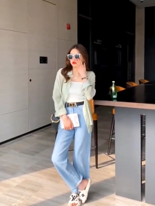 Lace knit crop top with exposed navel，spaghetti strap top