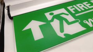 ป้ายไฟฉุกเฉิน เป้าหมายป้ายทางหนีไฟลูกศรชี้ หนีไฟLED ราคาที่สุด