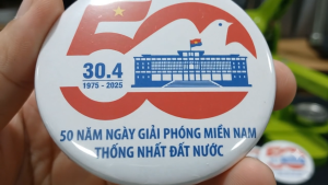 Huy Hiệu Kỷ Niệm 50 Năm Ngày Giải Phóng Miền Nam 30/4 (Size 44mm)