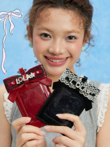 LOLA DESIGN | Star-Chasing Sweet and Cool DIY Transparent Bus Card Case