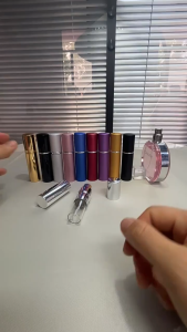 [HCM] Chai chiết nước hoa 10ml vỏ nhôm hai lớp tròn dáng trụ vòi xịt phun sương tiện dụng