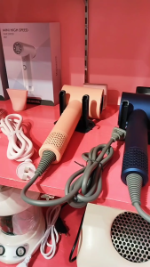 Beige hair dryer 1500 watts with concentrator nozzle. FKS003