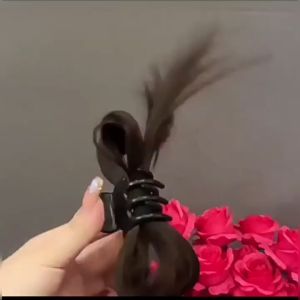 แฟชั่นสําหรับผู้หญิง กิ๊บผมปลอม กิ๊บติดผมหางม้า รูปขนไก่ และลูกขนไก่(พร้อมส่งค่ะ)G2759