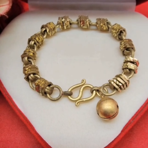 สร้อยข้อมืองานดิบทองเหลืองลายปล้องตัดลายห้อยกระพรวน ความยาว 6.5 นิ้ว ลายเเฟชั่น งานดิบไม่ได้ชุบ ทองเหลืองโบราณ พร้อมส่ง