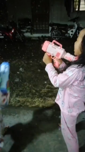 Oldlaiben Kids Automatic Gatling Bubble Machine 32 Hole Large Capacity Outdoor Toys Bubble Toys Mesin Buih