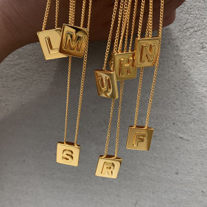 Non-Fading Gold Titanium Steel Necklace with 26 Letter Blocks Luxury Design Clavicle Chain Fashion Jewelry for Women