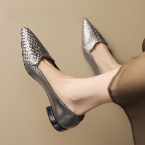 รองเท้าส้นกลางสีเงิน Mary Janes สไตล์ฝรั่งเศสสำหรับผู้หญิง รองเท้าส้นเดี่ยวแบบหนา รองเท้าแฟชั่นฤดูใบไม้ร่วง