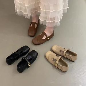 Giày Mary Jane Mũi Vuông Có Đóng Họa Tiết Retro