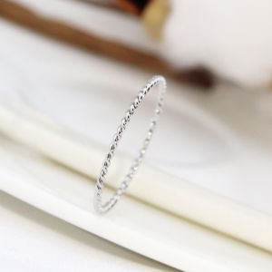 Nhẫn Vàng Hồng 18K Vòng Trơn Nhẫn Ngón Út Sành Điệu Mẫu Mới Năm 2023 Thép Titan Vặn Thừng Cho Nữ Ngón Út Đặc Biệt Tạo Cảm Giác Cao Cấp