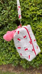 ลายเชอร์รี่ กระเป๋ากล่องเครื่องสำอาง สีแดง - กระเป๋ากล่องเครื่องสำอาง ลายเชอร์รี่ สีแดง