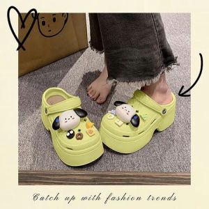 LHMonday ใหม่มาแรง รองเท้าแตะแฟชั่นหัวโต พื้นหนากันลื่น แถมฟรีตัวติดการ์ตูนน่ารัก วัสดุยางนิ่ม ใส่แล้วไม่เจ็บเท้า ชอบก็จัดก่อนของหมด