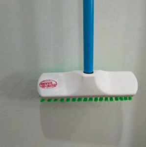 แปรงขัดห้องน้ำ แปรงด้ามยาว ทำความสะอาดพื้น แปรงทำความสะอาด แปรงขัดพื้นพลาสติก สูง 48 นิ้ว กว้าง 8.5 แปรงทำความสะอาด