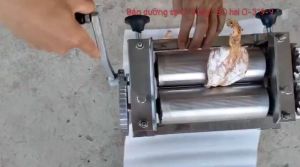 Máy cán mực khô  nướng  cá đuối quay bằng tay nhẹ nhàng