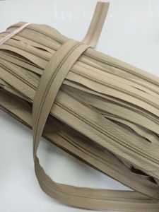 ซิปตัดไนล่อนเบอร์5สีกากี/รูดลื่นไม่แตกง่าย/ผลิตจากโรงงานไทย