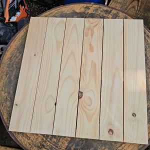 Tấm pallet gỗ thông vuông 30cm-40cm-50cm- 60cm x cao 2.5cm dùng lót sàn lót nền kê đồ chống trơn trượtlàm ghế