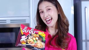 (มีฮาลาล) จั๊บจั๊บ ก๋วยเตี๋ยวเรือเส้นหมี่ ( 6 ห่อ ) เติมน้ำร้อน 3 นาที