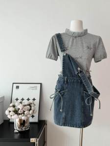 กระโปรงยีนส์สีน้ำเงินมัดย้อมพร้อมโบว์ผูกเอวด้านหลังสำหรับฤดูใบไม้ผลิและฤดูร้อน กระโปรงทรงเอเอวสูงสีพื้น ผ้าฝ้ายแท้ 24/ss สำหรับเด็กผู้หญิง