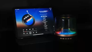 Harmans GLASS 4th Generation Bluetooth Speaker with Black Gold Collection is stuck. [Wireless Home Theater] High-quality wireless home theater speakers | USB charging stereo sound diamond-effect color lighting theme immersive home entertainment porta