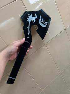 Rìu gỗ nghệ thật. Rìu gỗ mô hình đao gametrang trí sưu tầm.