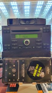 Máy phát nhạc ô tô Ford Transit. cd mp3 Aux .radio. dùng lắp xe hoặc nghe nhạc cá nhân.