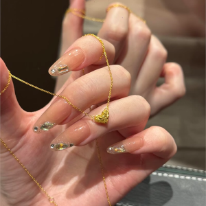 สร้อยคอจี้รูปหัวใจระยิบระยับ สร้อยคอส่วนบน สร้อยคอแบบเรียบง่ายหรูหราสำหรับผู้หญิง จี้รูปหัวใจ จี้สุดหรู