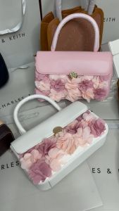 (Auth tuồn Chính Hãng) Túi C N K Đính Hoa Quai Xách Đeo Chéo Tặng Kèm Túi Giấy Hãng Size 22cm