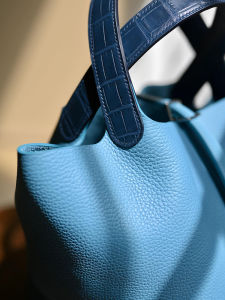 Blue Leather Bucket Bag Large Capacity Commuter Crossbody Handbag Womens Summer Fashion Luxury Minimalist Handbag