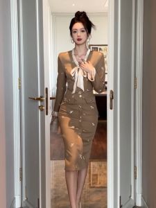 ZYHT EraVogue เดรสผู้หญิง เดรสสีกากี เดรสคอวี เดรสสูท เดรสทำงาน เดรสไฮโซ เดรสวินเทจ เดรสออกงาน เดรสปาร์ตี้ ชุดราตรี 61131