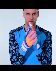 Sarung Tangan Kiper Bola - GoalKeeper Glove - Dewasa/Anak Bahan Tidak licin