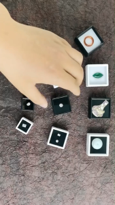 YIBAR กล่องโชว์พลอยสีเหลี่ยมขนาด3 4 5ซม. ฝาแก้วใสกล่องบรรจุเพชรที่ใส่ลูกปัดหินอัญมณี