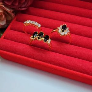 แหวนทองฝังพลอย ตัวเรือนสีทอง เสริมบารมี ใส่ได้ทุกโอกาส