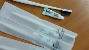 100set สำหรับการสั่งพิมพ์โลโก้ ชุดแปรงสีฟันยา-สีฟัน-สีฟัน ที่ชุดแปรงฟันโรงแรม วัสดุ Bio สามารถเปลี่ยนรูปแบบได้ง่าย สำหรับการใช้งานโรงแรม สามารถใช้ได้ 100set ทุกครั้ง