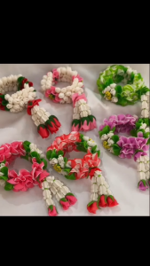 ✨มาลัยดินปั้นไทย ราคา 200 บาท ขนาด 2 x 4 นิ้ว งานประณีต สวยงามทุกชิ้น เหมาะสำหรับ ถวายพระ ถวายองค์เทพ มอบเป็นของขวัญมงคล