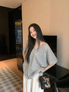ALOHA LU | Áo Thun Ngắn Tay V-neck Thời Trang Phong Cách Đơn Giản