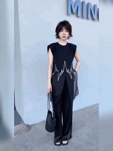 เสื้อยืดแขนกุดผ้าตาข่ายสีดำ ทรงหลวม ปกกลม ประดับเลื่อม สำหรับผู้หญิง แฟชั่นฤดูร้อน 2025 แขนกุด ปกโปโล แขนกุด