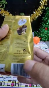 Ferrero Rocher Goldene Momente Zartbitter 1 ห่อ มี 10 ลูก น้ำหนัก 90 กรัม E.25/12/26