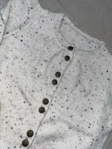 เสื้อคาร์ดิแกนถักแขนยาวคอตั้งสไตล์เกาหลีสำหรับผู้หญิง ฤดูใบไม้ร่วง/ฤดูหนาว 2024 ใหม่ นุ่ม หลวม สไตล์เสื้อสเวตเตอร์