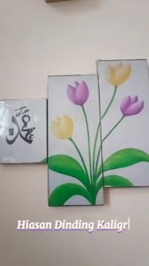 Hiasan Dinding Kaligrafi Bunga Kuning Ungu Ukuran 80x50 cm