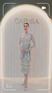 Carisa Premium Dess ชุดเดรสแขนยาว แบบใหม่ล่าสุด ตัดเย็บเป็นชิ้นเดียวทั้งตัว เลือกสีลูกไม้ เกาะอก และผ้าถุงให้ เข้ากันทั้งชุด ตัดด้วยเทคนิคขั้นสูง เหมาะกับลูกค้าที่ต้องการความเป๊ะปัง ในการใส่ออกงาน