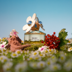 Marc Jacobs Mini Delights Daisy Scent Set | Daisy EDT 30ml + Complimentary Mini 4ml + MJ Round Pouch