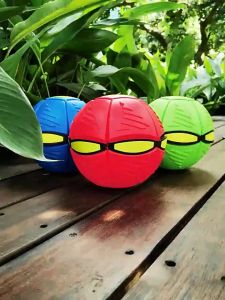 ลูกบอลจานบินวิเศษ ลูกบอลเด้งผิดรูป ลูกบอลจานบินผิดรูป เล่นได้ทุกเพศทุกวัย กีฬากลางแจ้งและกีฬาในร่ม มหัศจรรย์ลูกบอลจานบิน ลูกบอลมีไฟวิเศษ