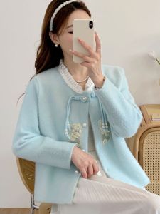 เสื้อคาร์ดิแกนคอตั้งทรงหลวมสไตล์จีนใหม่สำหรับผู้หญิงในฤดูใบไม้ร่วงและฤดูหนาวปี 2025 เสื้อคลุมกันหนาวหนาแบบสั้นทันสมัย เสื้อคลุมกันหนาวแบบสวมหัว