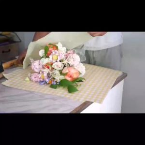 (20 LEMBAR) Flower Wrapping Paper Cellophane Kertas Florist Kertas Bunga Buket Motif Gingham Transparan KB6003