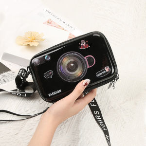 กระเป๋าสะพายข้างทรงกล้องกันกระแทกแบบมินิแฟชั่นสำหรับผู้หญิง กระเป๋าสะพายข้างแบบสะพายข้าง กระเป๋าถือ PVC ขนาดกลาง ใช้ในชีวิตประจำวัน