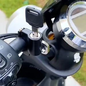 Gembok Helm Kunci Gantungan Helm Kunci Pengaman Helm Anti Maling Warna Hitam Untuk Stang Motor